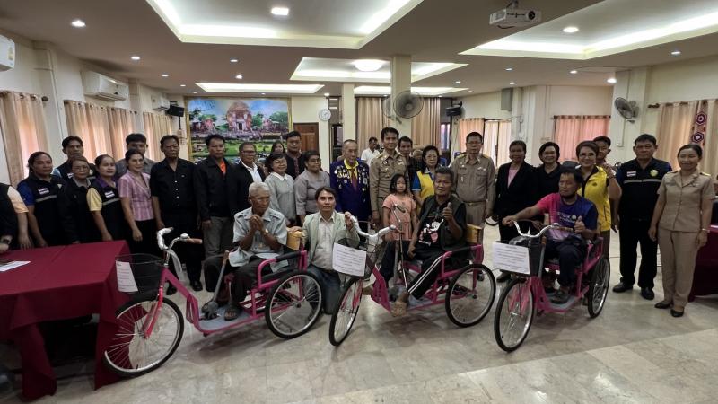 พิธีรับมอบรถสามล้อมือโยกสำหรับคนพิการ 